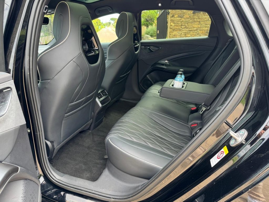 Intérieur de la berline BYD Seal – Chauffeur privé en Corse avec KDriver